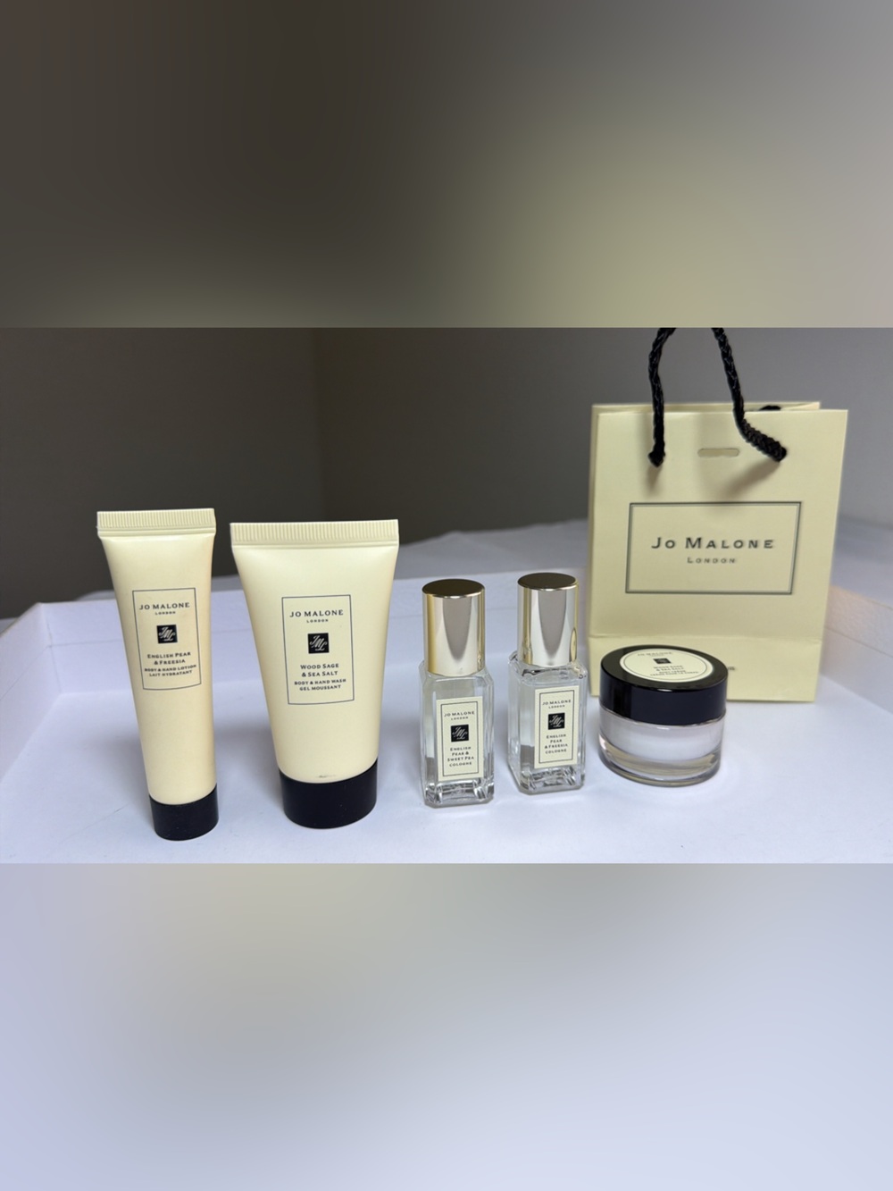 Jo Malone travel set
New, unused & authentic Jo Malone Body Set